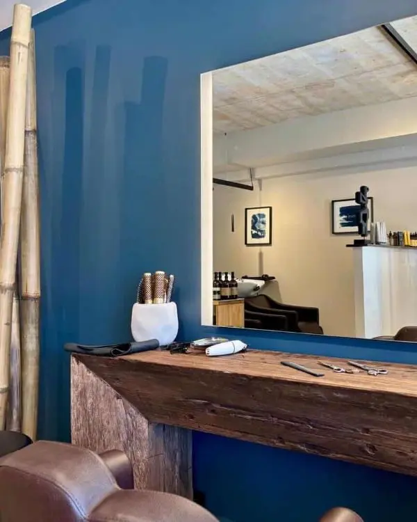 Bambous et miroirs — Salon et SPA